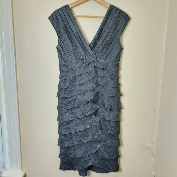 Vintage Caché Tiered Holiday Party Dress Gray Metallic Formal Cocktail - Picture 2 of 8